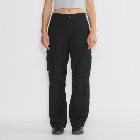 Aritiza TNA Supply Relaxed Cotton Adjustable Cargo Pant in Black - Picture 11 of 11